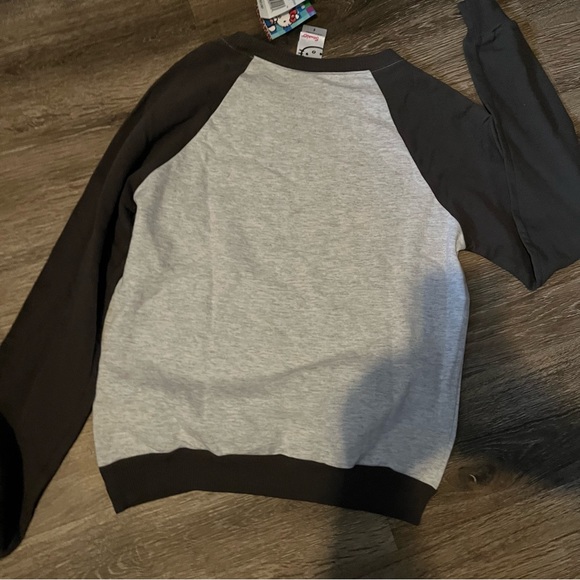 Size small juniors Hello Kitty raglan sweatshirt - Picture 3 of 4